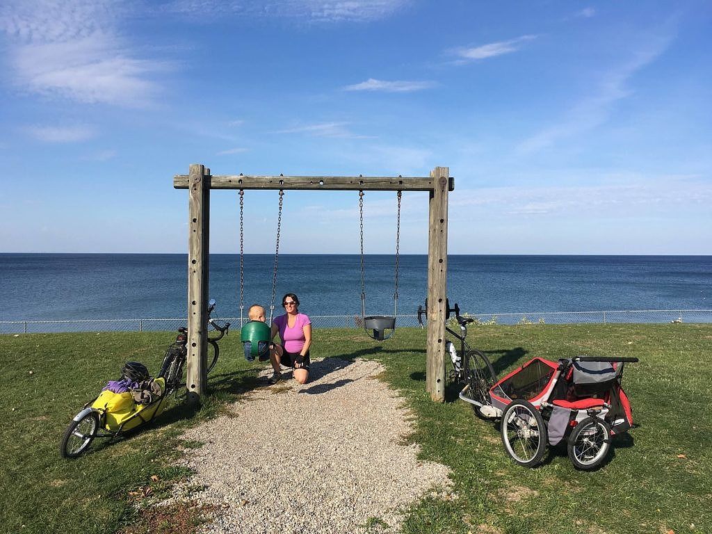 vélo avec jeunes enfants